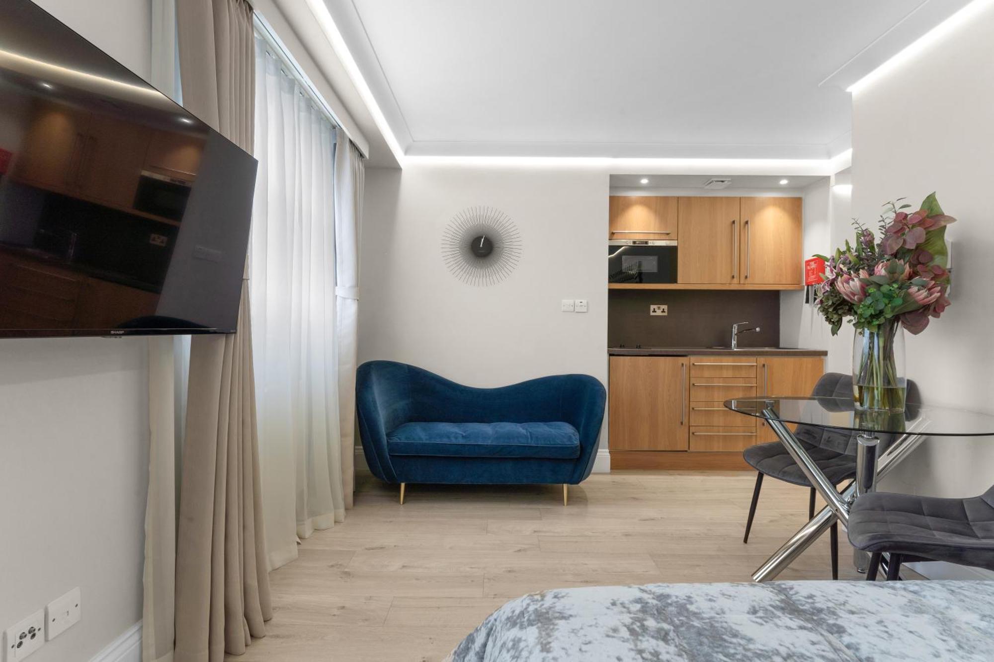 Cleveland Residences Russell Square Apartament