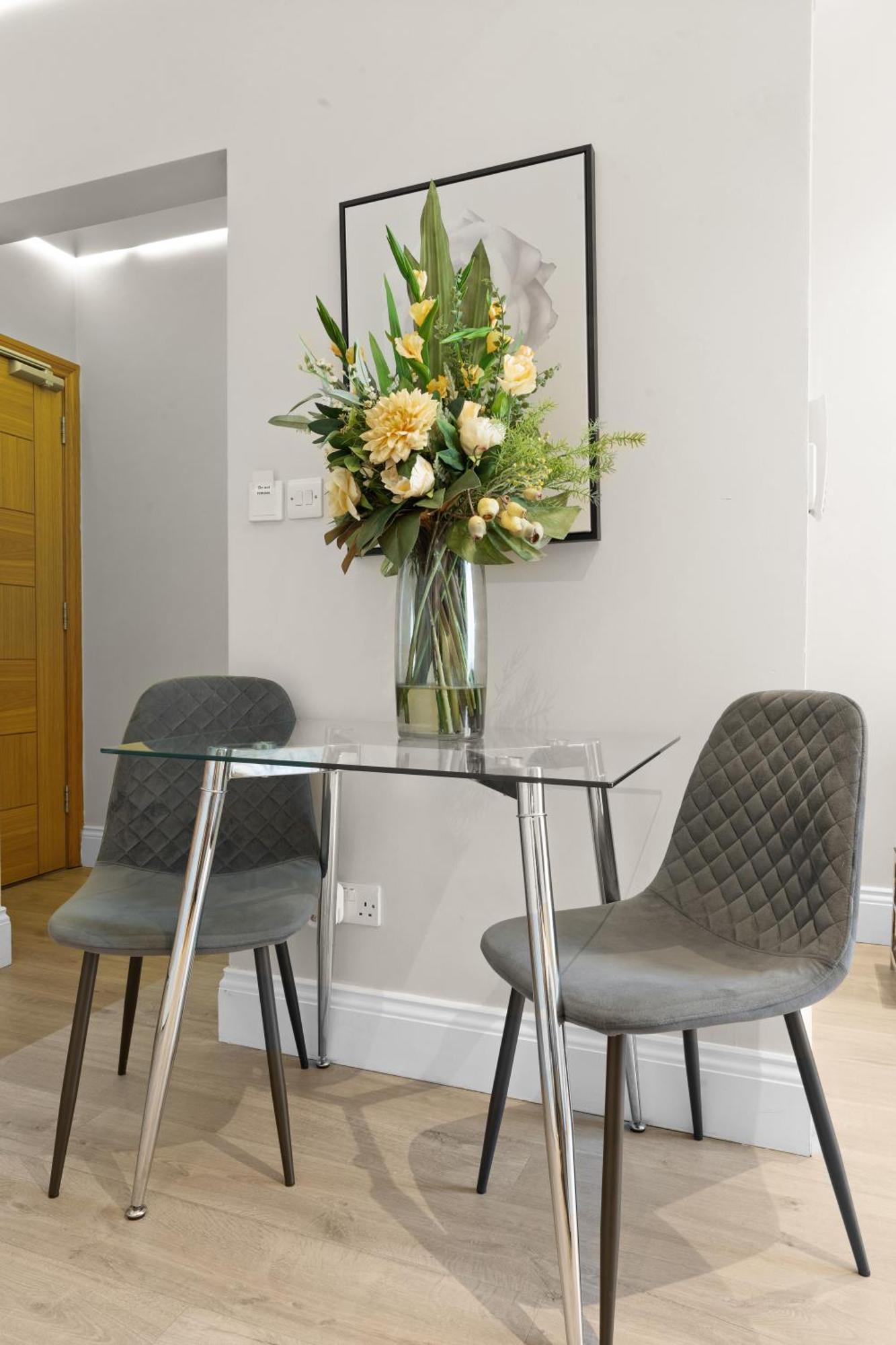 Cleveland Residences Russell Square Apartament