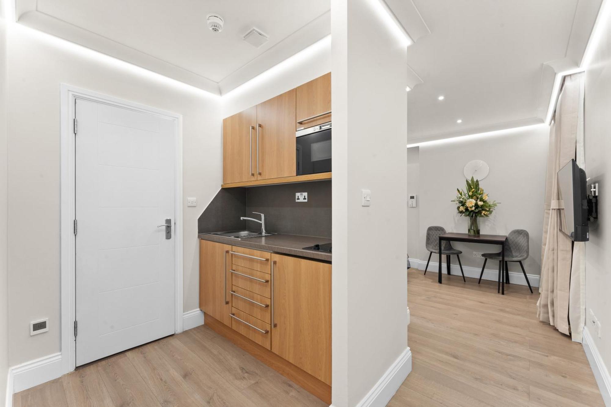 Cleveland Residences Russell Square Apartament *
